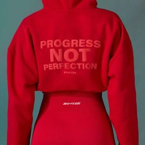 Botee cropped hoodie in tango red